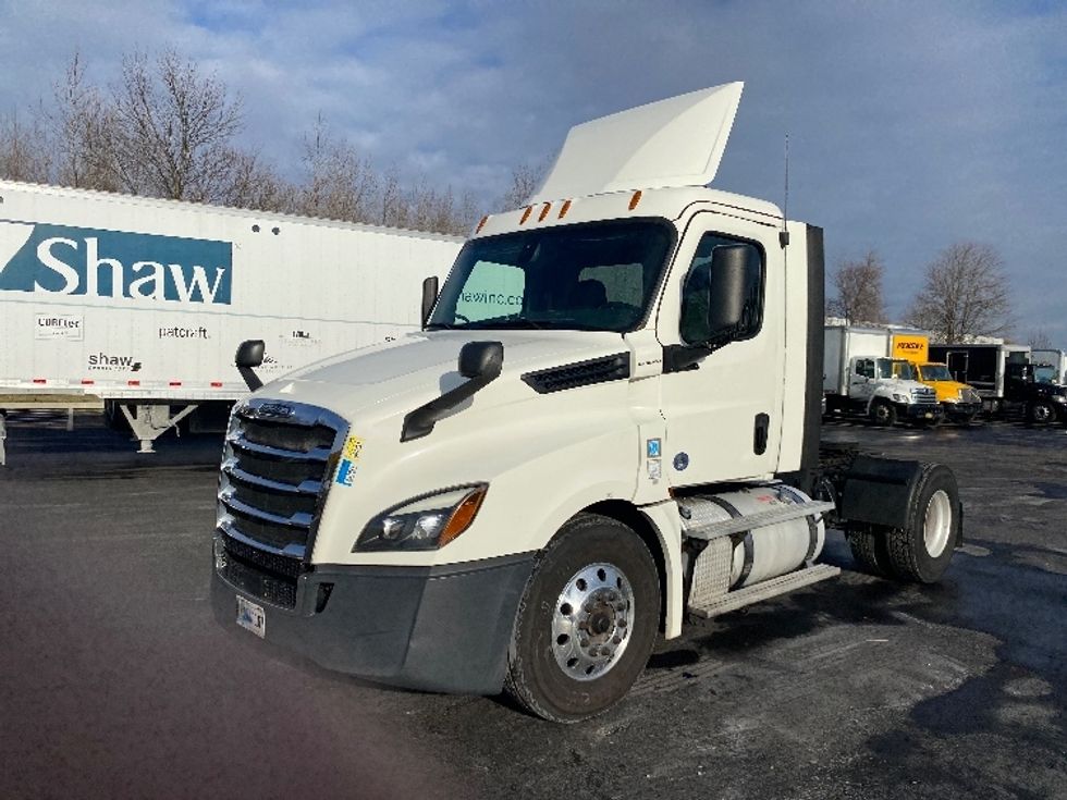 Day Cab Tractor-Heavy Duty Tractors-Freightliner-2019-T12642ST-Cranbury-NJ-335,761\n\t\tmiles-$ 31,500 - Image 3