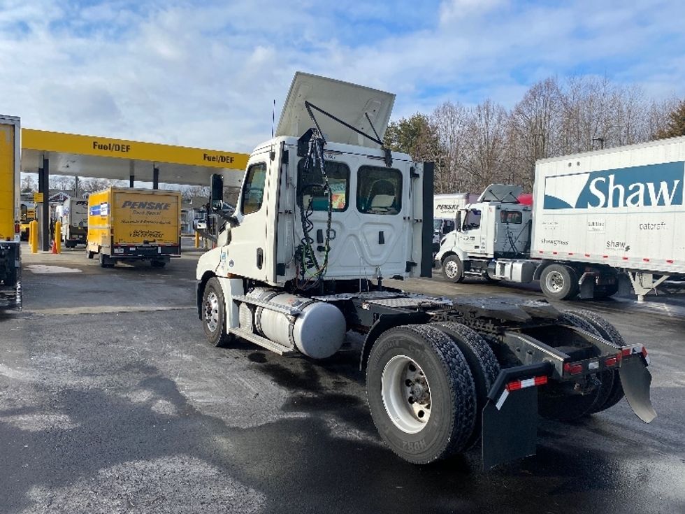 Day Cab Tractor-Heavy Duty Tractors-Freightliner-2019-T12642ST-Cranbury-NJ-335,761\n\t\tmiles-$ 31,500 - Image 5