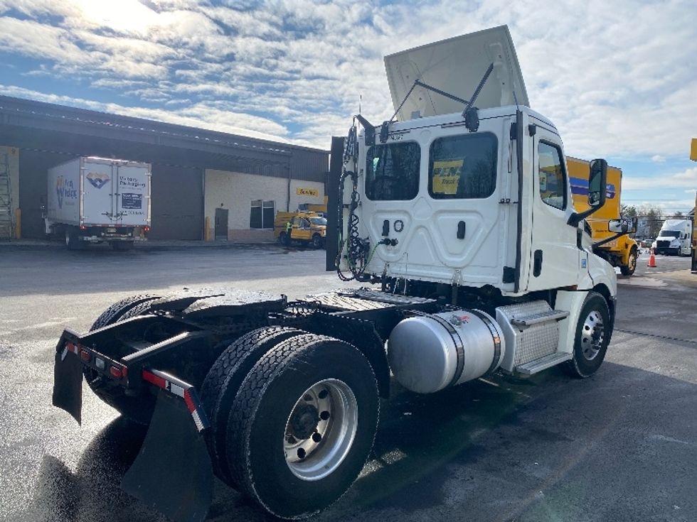 Day Cab Tractor-Heavy Duty Tractors-Freightliner-2019-T12642ST-Cranbury-NJ-335,761\n\t\tmiles-$ 31,500 - Image 7
