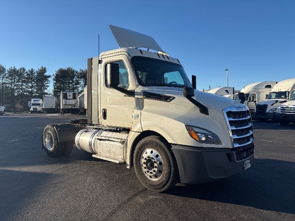 Day Cab Tractor-Heavy Duty Tractors-Freightliner-2019-T12642ST-Cranbury-NJ-366,664\n\t\tmiles-$ 30,250 - Image 1