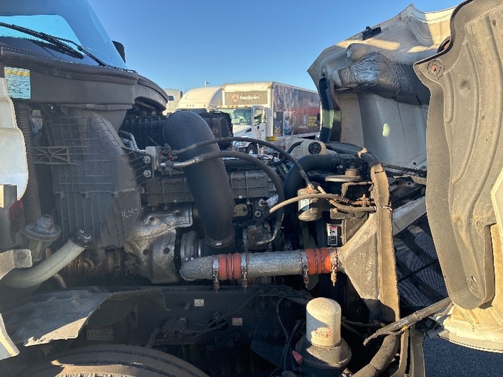 Day Cab Tractor-Heavy Duty Tractors-Freightliner-2019-T12642ST-Cranbury-NJ-366,664\n\t\tmiles-$ 30,250 - Image 14