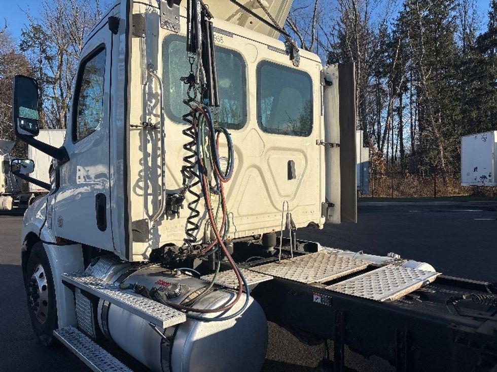 Day Cab Tractor-Heavy Duty Tractors-Freightliner-2019-T12642ST-Cranbury-NJ-366,664\n\t\tmiles-$ 30,250 - Image 16