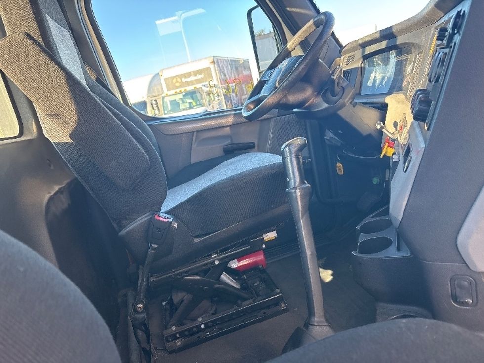 Day Cab Tractor-Heavy Duty Tractors-Freightliner-2019-T12642ST-Cranbury-NJ-366,664\n\t\tmiles-$ 30,250 - Image 17