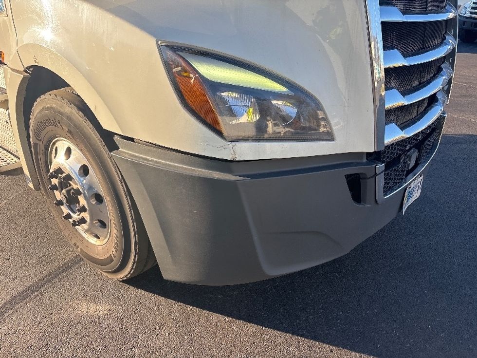 Day Cab Tractor-Heavy Duty Tractors-Freightliner-2019-T12642ST-Cranbury-NJ-366,664\n\t\tmiles-$ 30,250 - Image 18