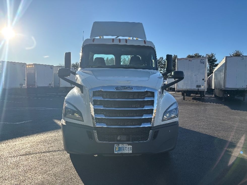 Day Cab Tractor-Heavy Duty Tractors-Freightliner-2019-T12642ST-Cranbury-NJ-366,664\n\t\tmiles-$ 30,250 - Image 2