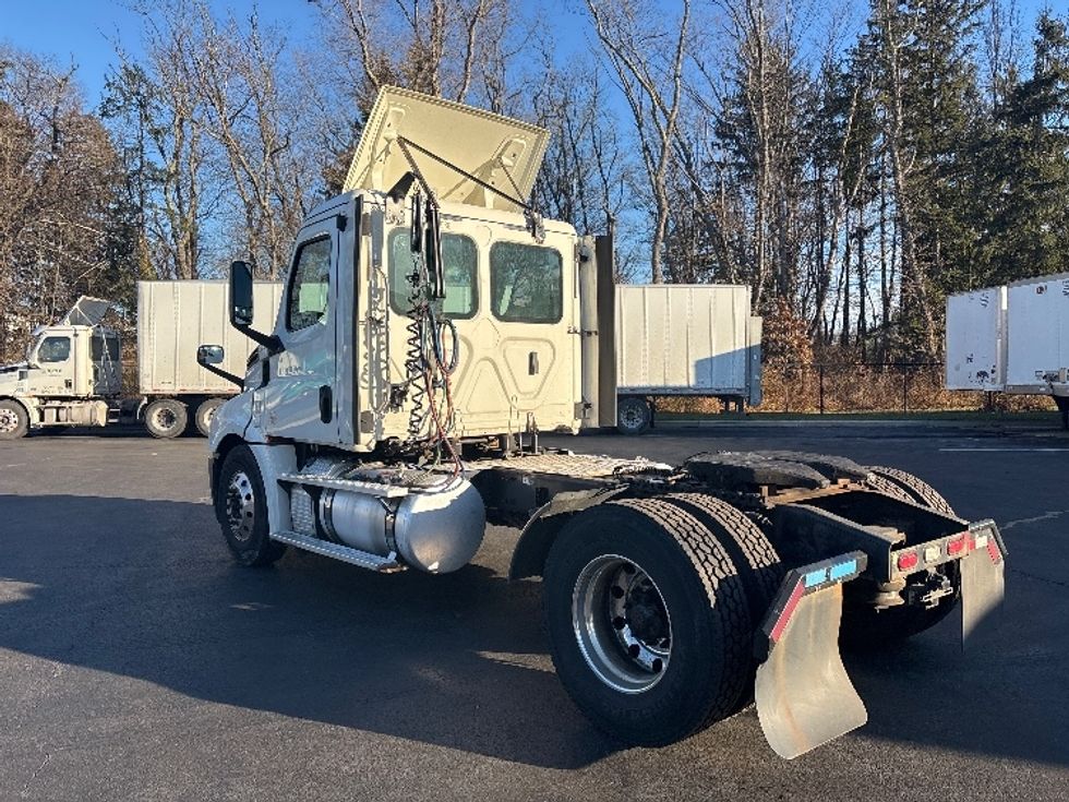 Day Cab Tractor-Heavy Duty Tractors-Freightliner-2019-T12642ST-Cranbury-NJ-366,664\n\t\tmiles-$ 30,250 - Image 5