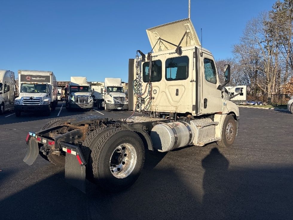 Day Cab Tractor-Heavy Duty Tractors-Freightliner-2019-T12642ST-Cranbury-NJ-366,664\n\t\tmiles-$ 30,250 - Image 7