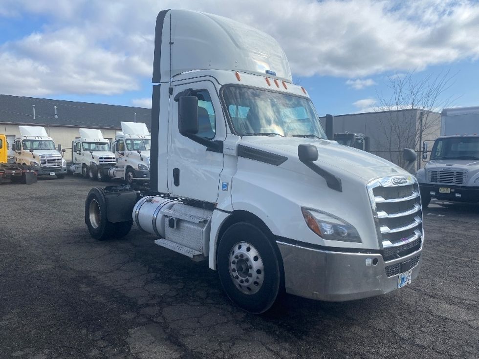 Day Cab Tractor-Heavy Duty Tractors-Freightliner-2019-T12642ST-Dayton-NJ-559,588\n\t\tmiles-$ 27,750 - Image 1