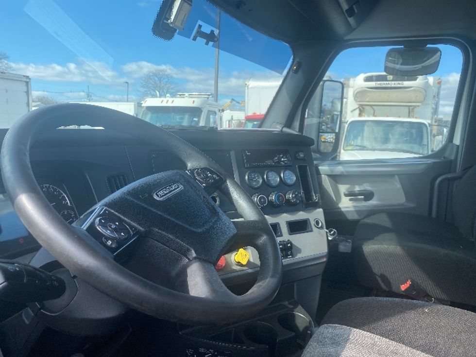 Day Cab Tractor-Heavy Duty Tractors-Freightliner-2019-T12642ST-Dayton-NJ-559,588\n\t\tmiles-$ 27,750 - Image 10