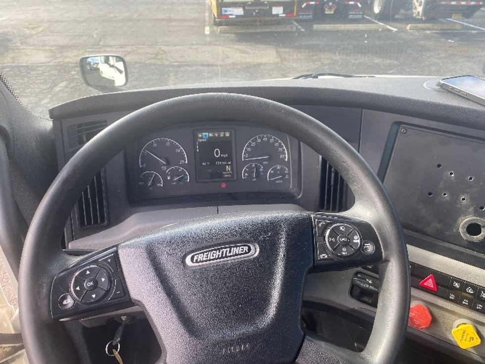 Day Cab Tractor-Heavy Duty Tractors-Freightliner-2019-T12642ST-Dayton-NJ-559,588\n\t\tmiles-$ 27,750 - Image 11