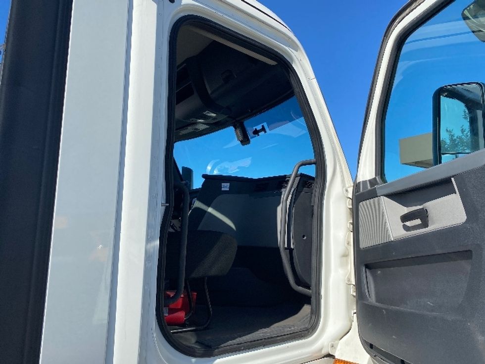 Day Cab Tractor-Heavy Duty Tractors-Freightliner-2019-T12642ST-Dayton-NJ-559,588\n\t\tmiles-$ 27,750 - Image 12
