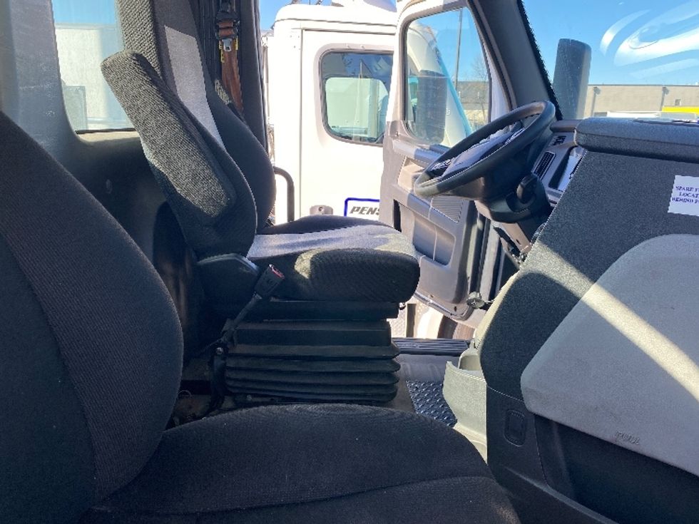 Day Cab Tractor-Heavy Duty Tractors-Freightliner-2019-T12642ST-Dayton-NJ-559,588\n\t\tmiles-$ 27,750 - Image 14