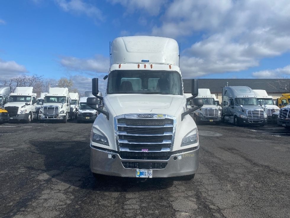 Day Cab Tractor-Heavy Duty Tractors-Freightliner-2019-T12642ST-Dayton-NJ-559,588\n\t\tmiles-$ 27,750 - Image 2