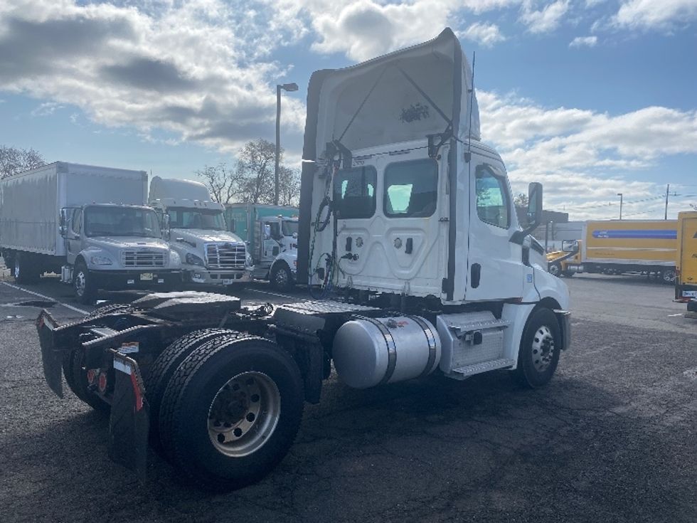 Day Cab Tractor-Heavy Duty Tractors-Freightliner-2019-T12642ST-Dayton-NJ-559,588\n\t\tmiles-$ 27,750 - Image 7