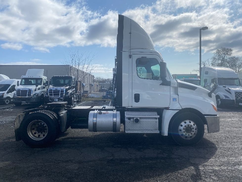 Day Cab Tractor-Heavy Duty Tractors-Freightliner-2019-T12642ST-Dayton-NJ-559,588\n\t\tmiles-$ 27,750 - Image 8