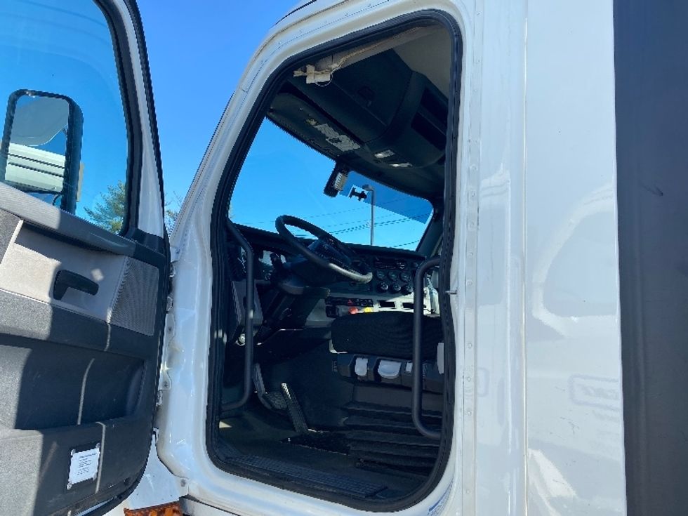 Day Cab Tractor-Heavy Duty Tractors-Freightliner-2019-T12642ST-Dayton-NJ-559,588\n\t\tmiles-$ 27,750 - Image 9