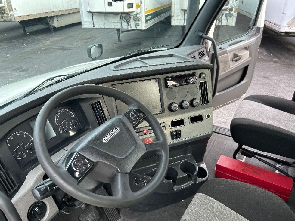 Day Cab Tractor-Heavy Duty Tractors-Freightliner-2019-T12642ST-Duluth-GA-448,788\n\t\tmiles-$ 35,250 - Image 10