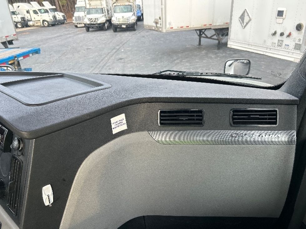 Day Cab Tractor-Heavy Duty Tractors-Freightliner-2019-T12642ST-Duluth-GA-448,788\n\t\tmiles-$ 35,250 - Image 13