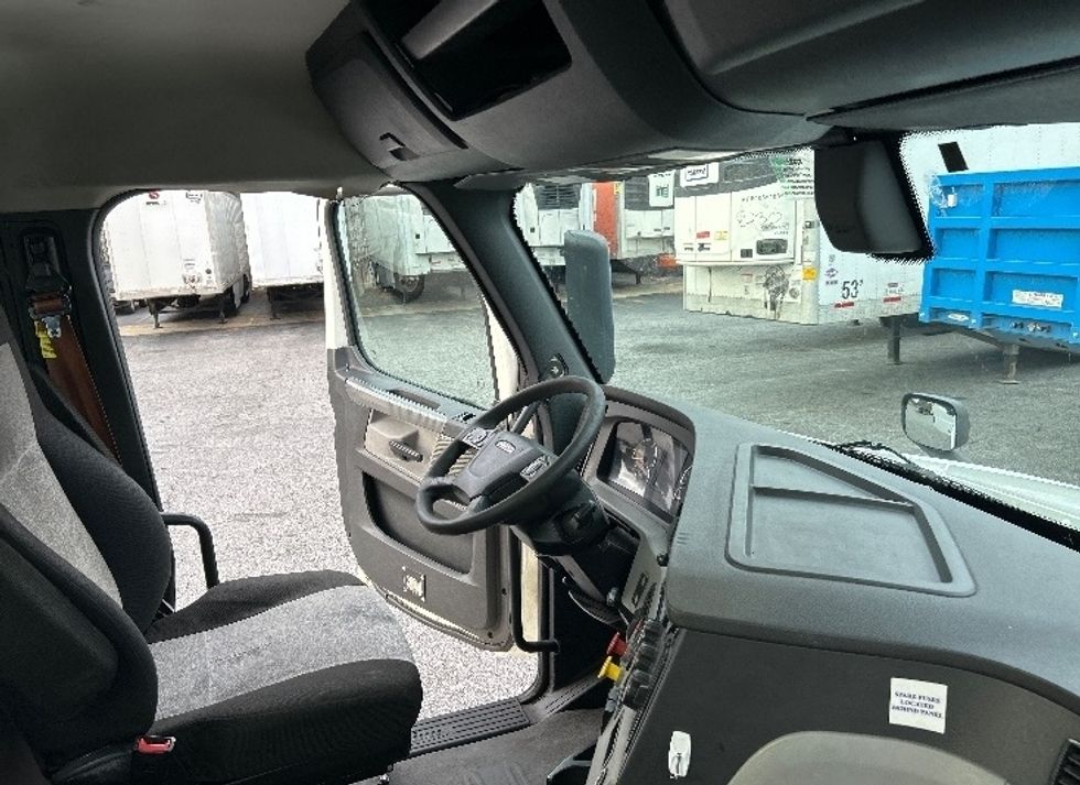 Day Cab Tractor-Heavy Duty Tractors-Freightliner-2019-T12642ST-Duluth-GA-448,788\n\t\tmiles-$ 35,250 - Image 14