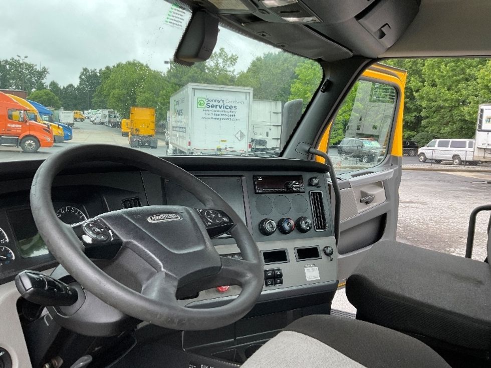Day Cab Tractor-Heavy Duty Tractors-Freightliner-2019-T12642ST-Duluth-GA-579,651\n\t\tmiles-$ 24,750 - Image 10