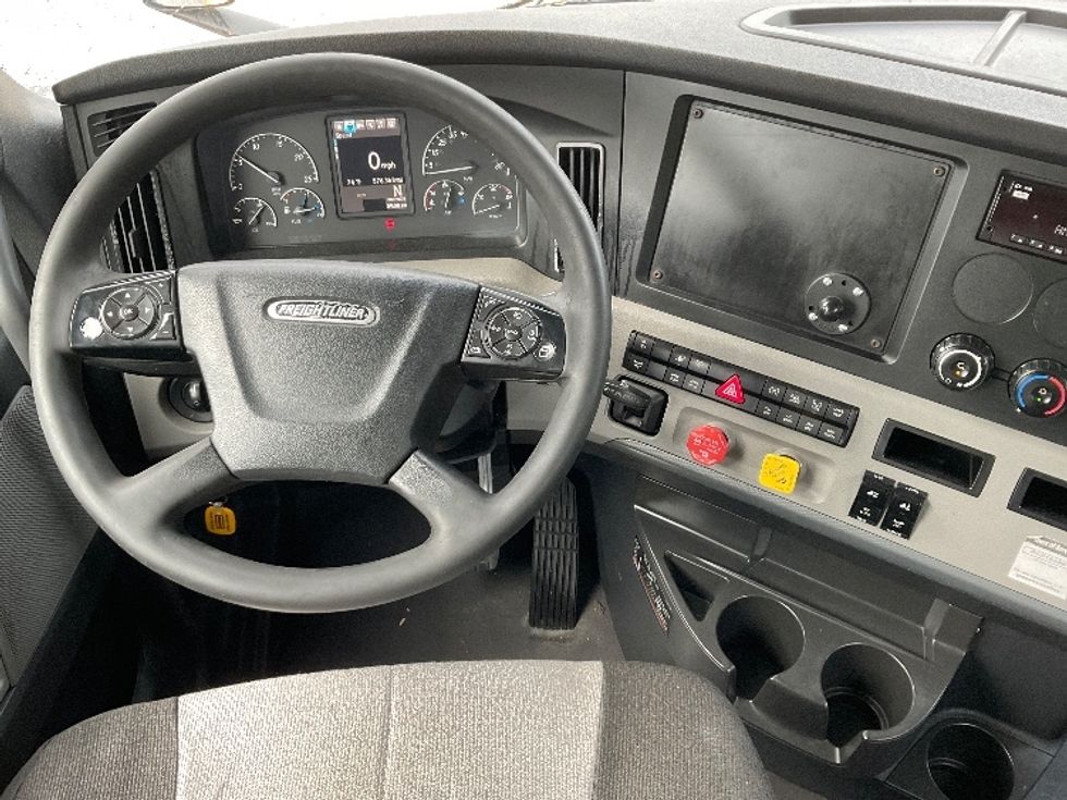 Day Cab Tractor-Heavy Duty Tractors-Freightliner-2019-T12642ST-Duluth-GA-579,651\n\t\tmiles-$ 24,750 - Image 11