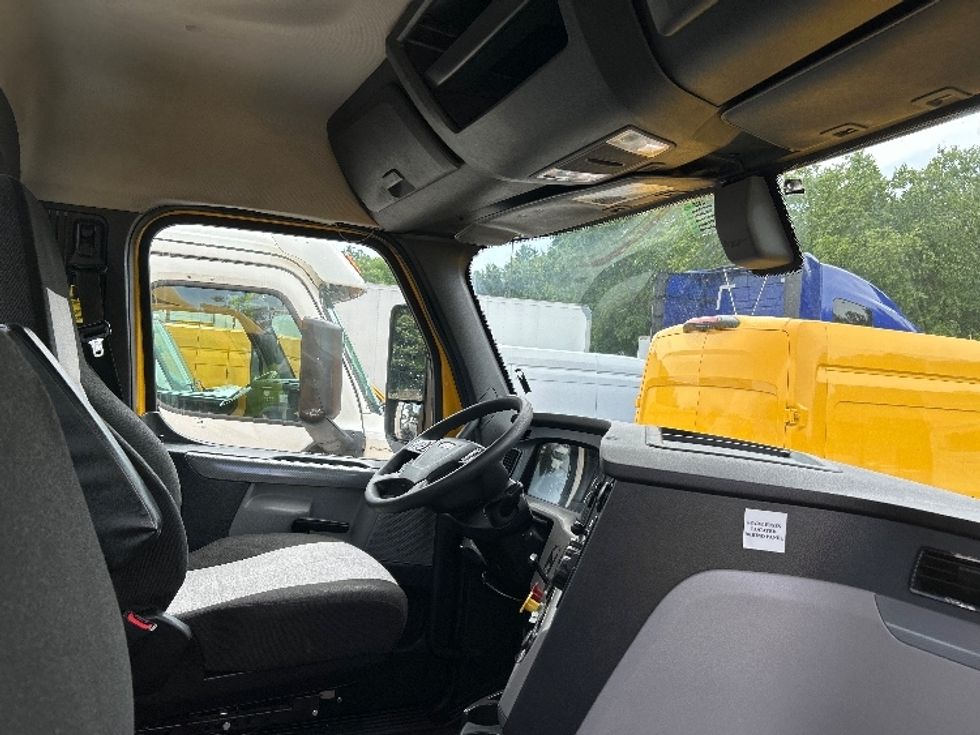 Day Cab Tractor-Heavy Duty Tractors-Freightliner-2019-T12642ST-Duluth-GA-579,651\n\t\tmiles-$ 24,750 - Image 14