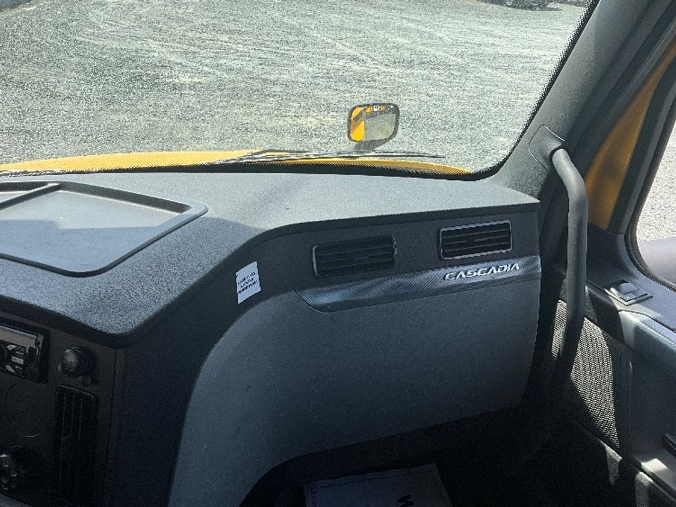 Day Cab Tractor-Heavy Duty Tractors-Freightliner-2019-T12642ST-Eden-MD-451,538\n\t\tmiles-$ 29,750 - Image 13