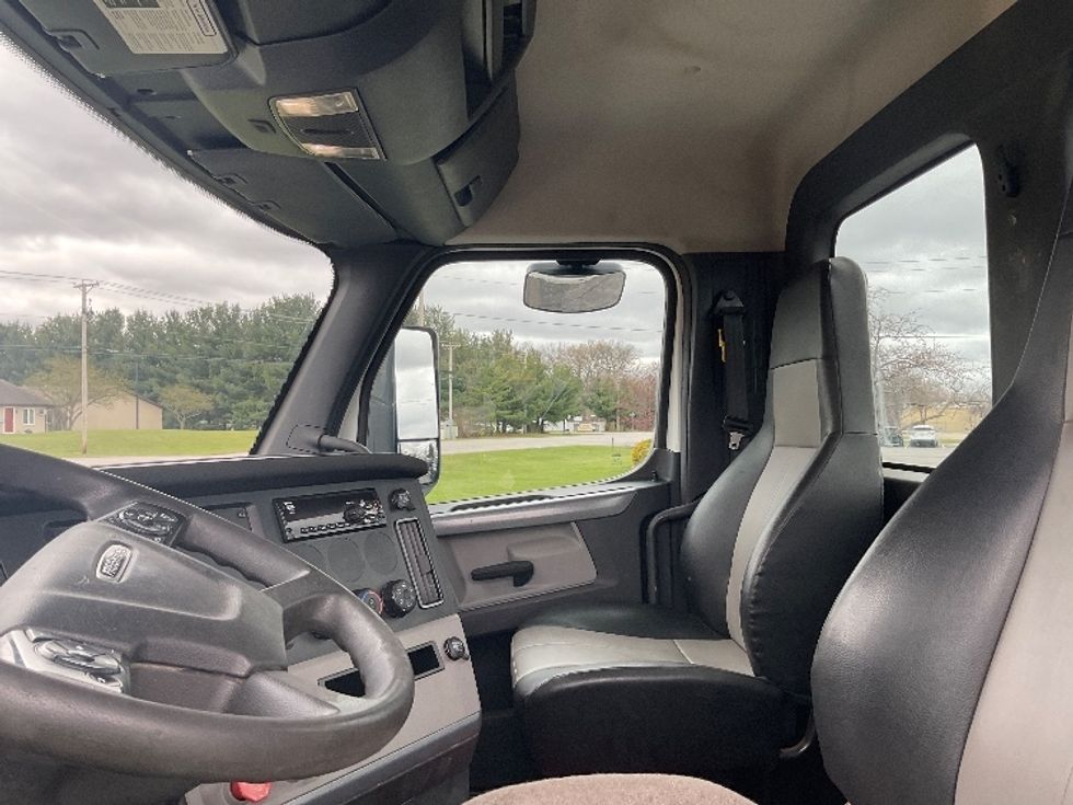 Day Cab Tractor-Heavy Duty Tractors-Freightliner-2019-T12642ST-Elkhart-IN-185,458\n\t\tmiles-$ 44,750 - Image 10