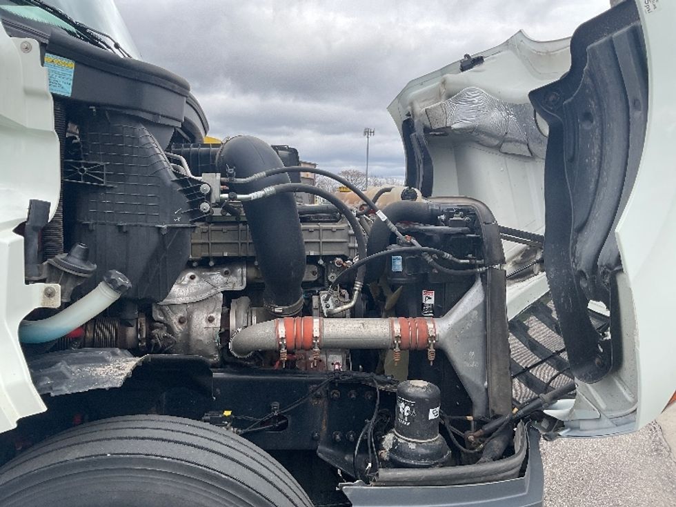 Day Cab Tractor-Heavy Duty Tractors-Freightliner-2019-T12642ST-Elkhart-IN-185,458\n\t\tmiles-$ 44,750 - Image 15