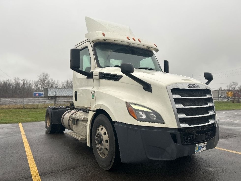 Day Cab Tractor-Heavy Duty Tractors-Freightliner-2019-T12642ST-Elmira-NY-376,432\n\t\tmiles-$ 33,750 - Image 1