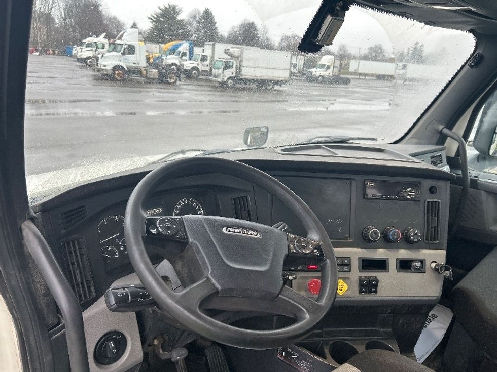 Day Cab Tractor-Heavy Duty Tractors-Freightliner-2019-T12642ST-Elmira-NY-376,432\n\t\tmiles-$ 33,750 - Image 10