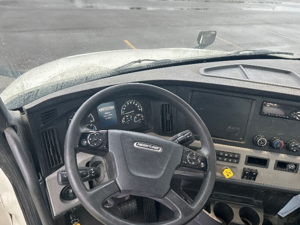 Day Cab Tractor-Heavy Duty Tractors-Freightliner-2019-T12642ST-Elmira-NY-376,432\n\t\tmiles-$ 33,750 - Image 11