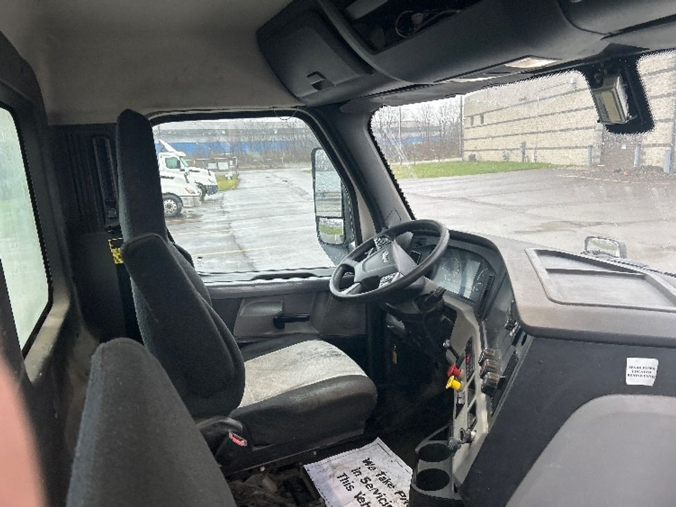 Day Cab Tractor-Heavy Duty Tractors-Freightliner-2019-T12642ST-Elmira-NY-376,432\n\t\tmiles-$ 33,750 - Image 14