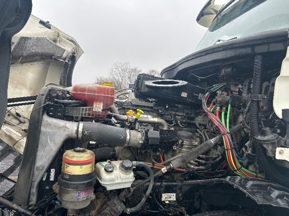 Day Cab Tractor-Heavy Duty Tractors-Freightliner-2019-T12642ST-Elmira-NY-376,432\n\t\tmiles-$ 33,750 - Image 16