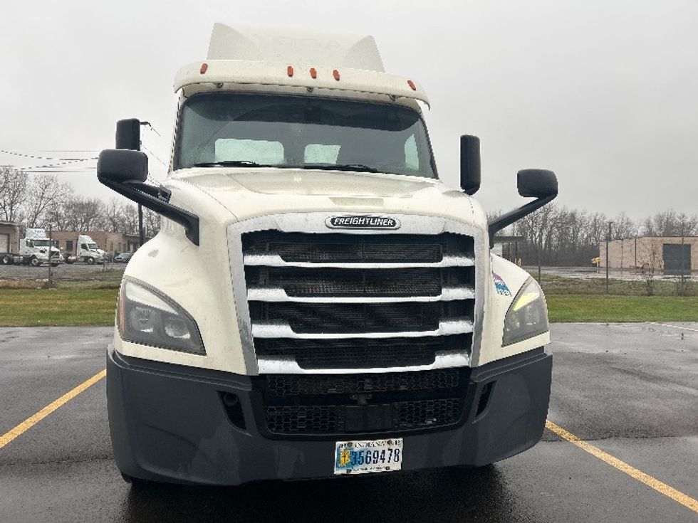 Day Cab Tractor-Heavy Duty Tractors-Freightliner-2019-T12642ST-Elmira-NY-376,432\n\t\tmiles-$ 33,750 - Image 2