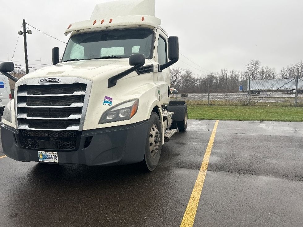Day Cab Tractor-Heavy Duty Tractors-Freightliner-2019-T12642ST-Elmira-NY-376,432\n\t\tmiles-$ 33,750 - Image 3
