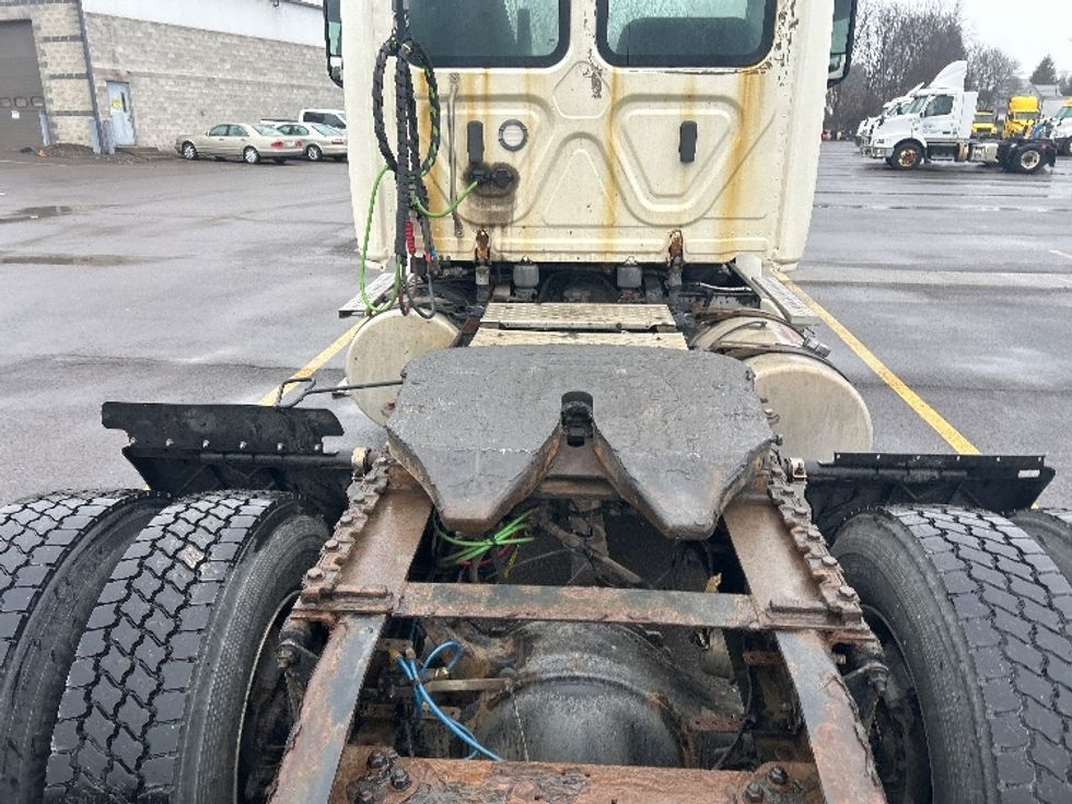 Day Cab Tractor-Heavy Duty Tractors-Freightliner-2019-T12642ST-Elmira-NY-376,432\n\t\tmiles-$ 33,750 - Image 6