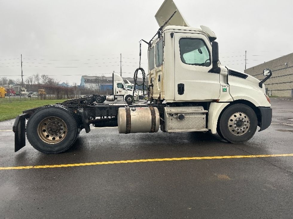 Day Cab Tractor-Heavy Duty Tractors-Freightliner-2019-T12642ST-Elmira-NY-376,432\n\t\tmiles-$ 33,750 - Image 8