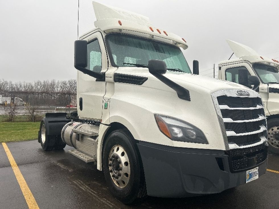 Day Cab Tractor-Heavy Duty Tractors-Freightliner-2019-T12642ST-Elmira-NY-410,758\n\t\tmiles-$ 32,250 - Image 1