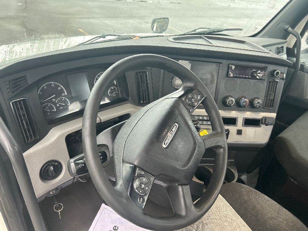 Day Cab Tractor-Heavy Duty Tractors-Freightliner-2019-T12642ST-Elmira-NY-410,758\n\t\tmiles-$ 32,250 - Image 10