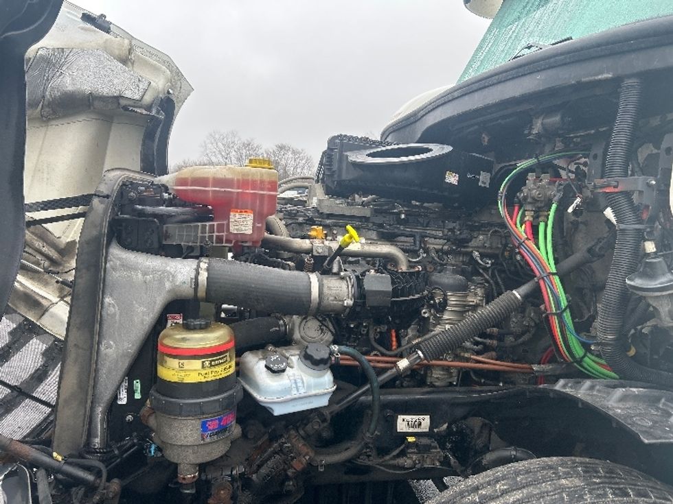 Day Cab Tractor-Heavy Duty Tractors-Freightliner-2019-T12642ST-Elmira-NY-410,758\n\t\tmiles-$ 32,250 - Image 16