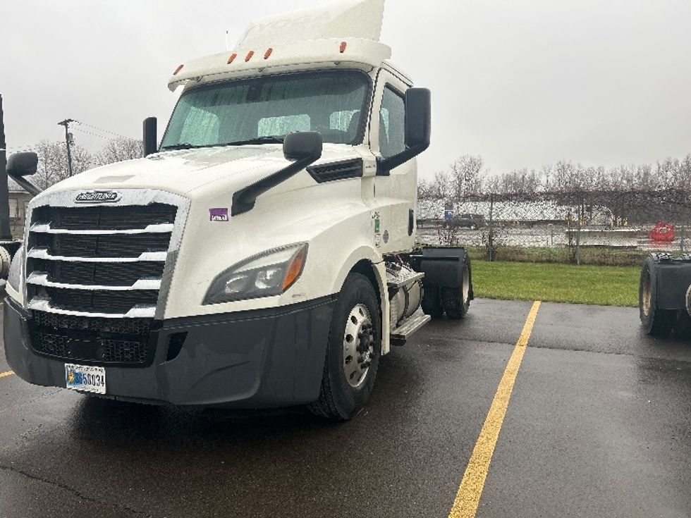 Day Cab Tractor-Heavy Duty Tractors-Freightliner-2019-T12642ST-Elmira-NY-410,758\n\t\tmiles-$ 32,250 - Image 3