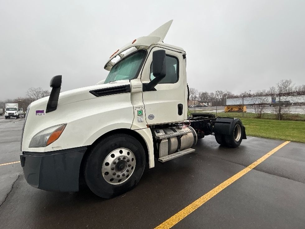 Day Cab Tractor-Heavy Duty Tractors-Freightliner-2019-T12642ST-Elmira-NY-410,758\n\t\tmiles-$ 32,250 - Image 4