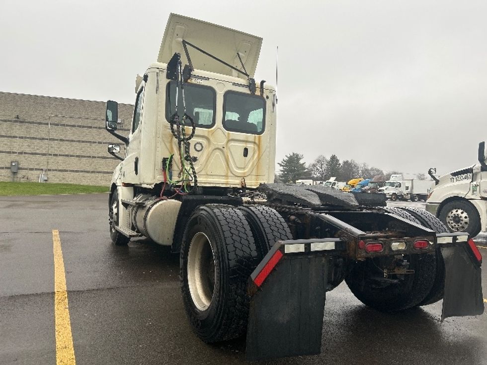 Day Cab Tractor-Heavy Duty Tractors-Freightliner-2019-T12642ST-Elmira-NY-410,758\n\t\tmiles-$ 32,250 - Image 5