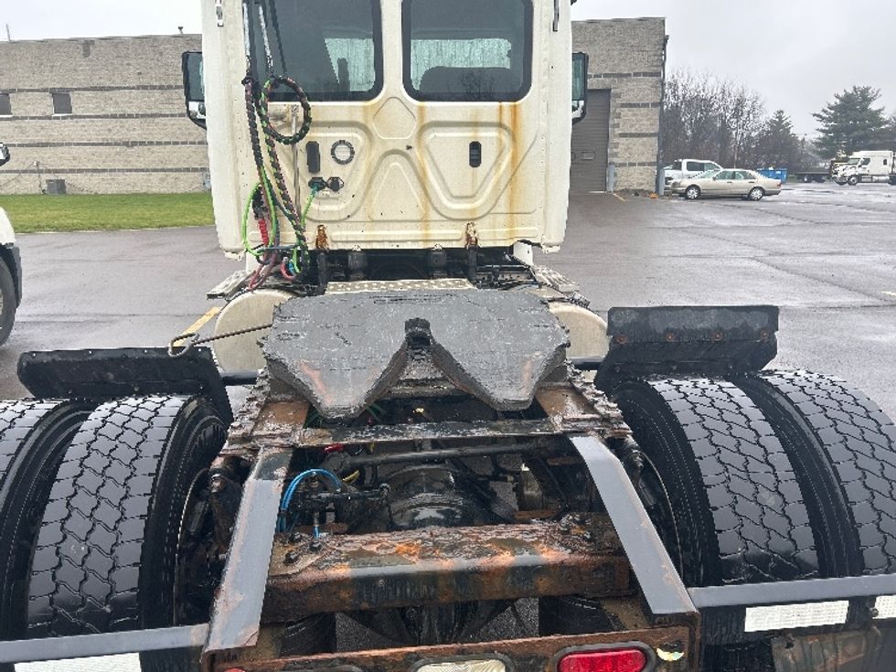 Day Cab Tractor-Heavy Duty Tractors-Freightliner-2019-T12642ST-Elmira-NY-410,758\n\t\tmiles-$ 32,250 - Image 6