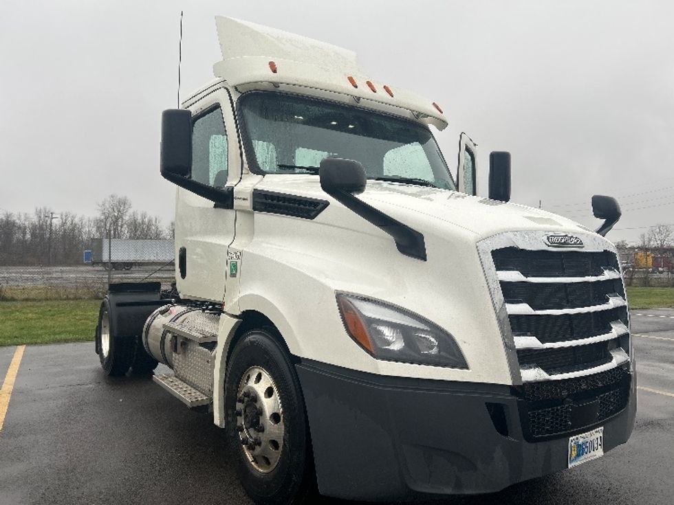 Day Cab Tractor-Heavy Duty Tractors-Freightliner-2019-T12642ST-Elmira-NY-410,758\n\t\tmiles-$ 32,250 - Image 7