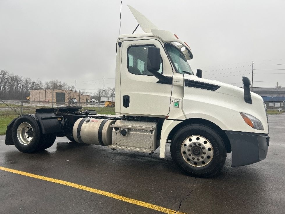 Day Cab Tractor-Heavy Duty Tractors-Freightliner-2019-T12642ST-Elmira-NY-410,758\n\t\tmiles-$ 32,250 - Image 8