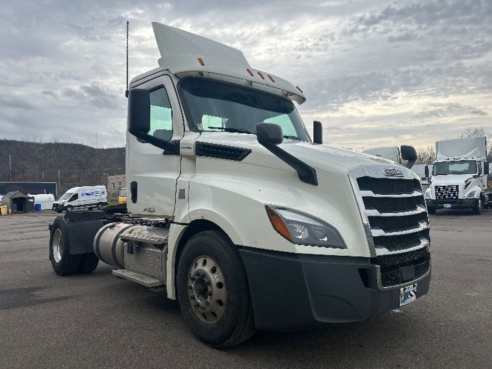 Day Cab Tractor-Heavy Duty Tractors-Freightliner-2019-T12642ST-Elmira-NY-430,973\n\t\tmiles-$ 31,250 - Image 1