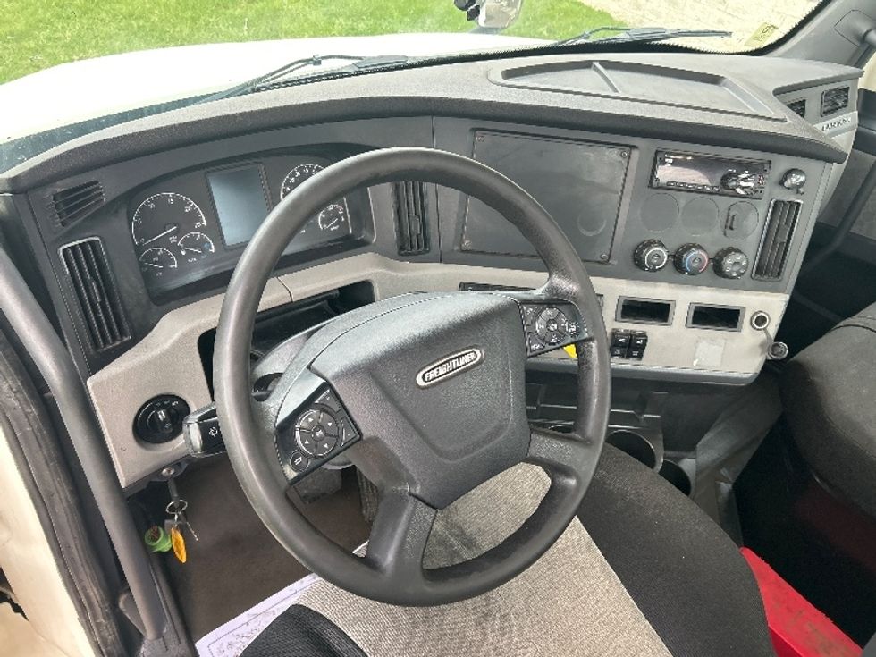 Day Cab Tractor-Heavy Duty Tractors-Freightliner-2019-T12642ST-Elmira-NY-430,973\n\t\tmiles-$ 31,250 - Image 10