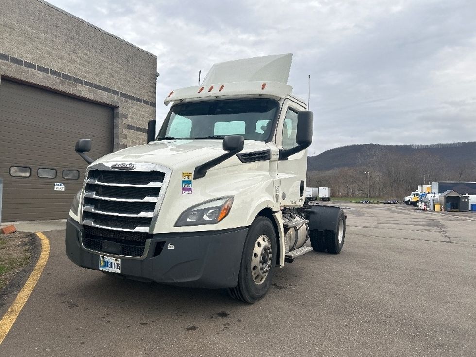 Day Cab Tractor-Heavy Duty Tractors-Freightliner-2019-T12642ST-Elmira-NY-430,973\n\t\tmiles-$ 31,250 - Image 3